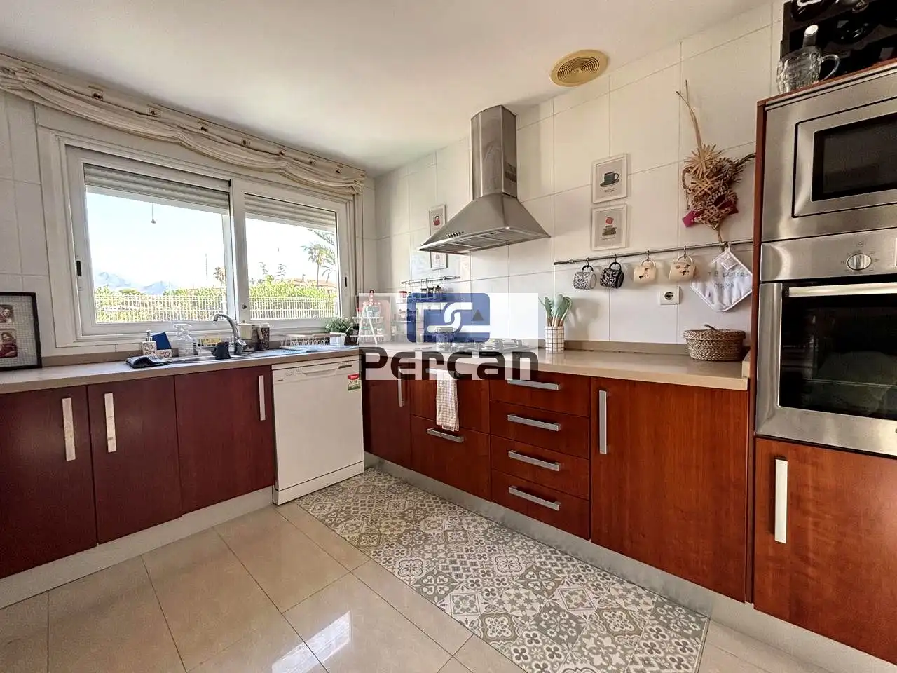 Cocina de Casa o chalet en venta en El Campello con Aire acondicionado, Calefacción y Jardín privado