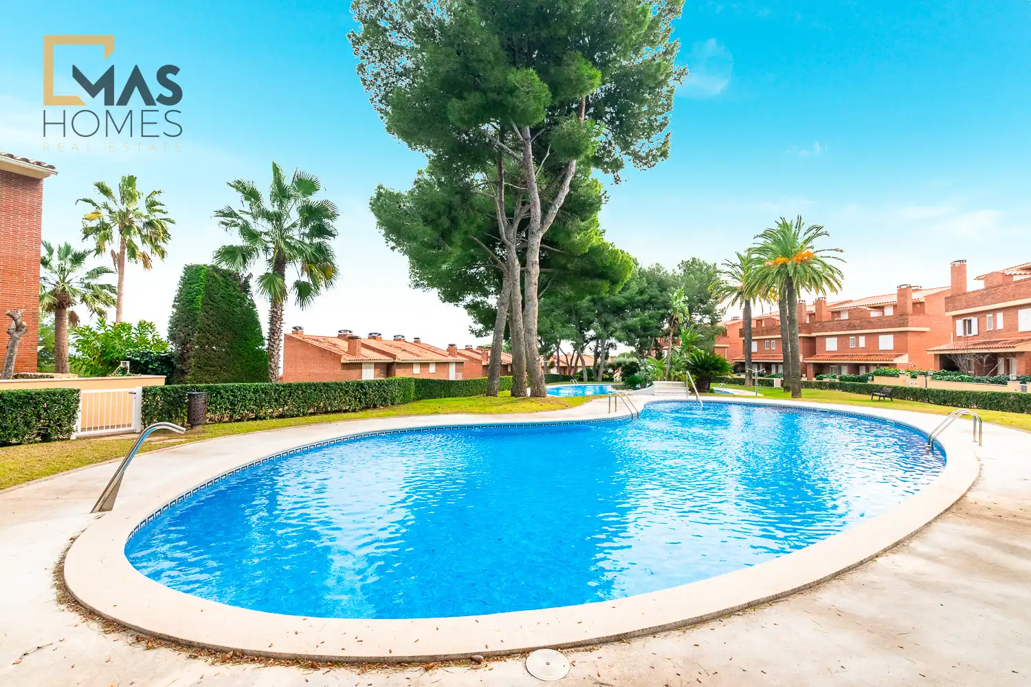 Piscina de Casa adosada en venda en Tarragona amb Aire condicionat, Calefacció i Jardí privat