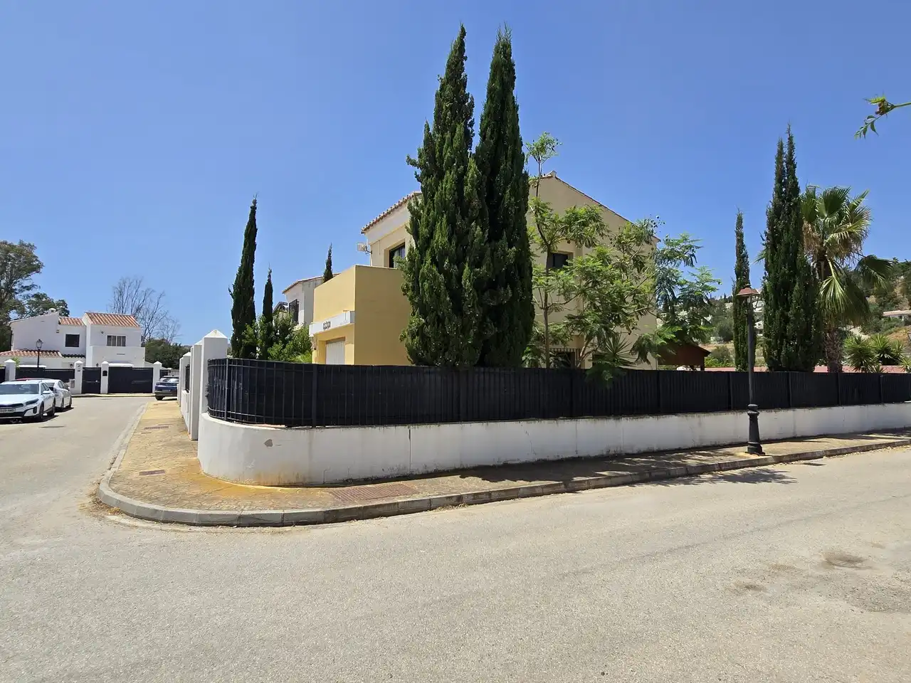 Vista exterior de Casa o xalet en venda en Viñuela amb Aire condicionat, Terrassa i Piscina