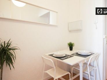 Appartamento con balcone in affitto a Eixample