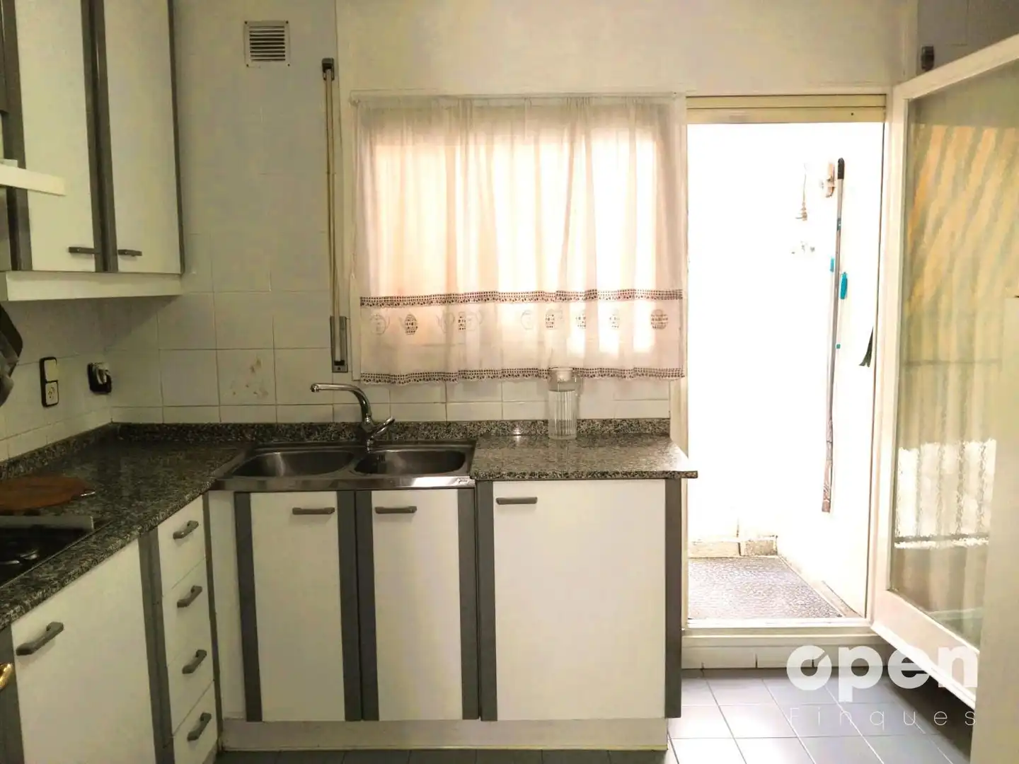Cocina de Piso en venta en Terrassa con Calefacción, Terraza y Balcón