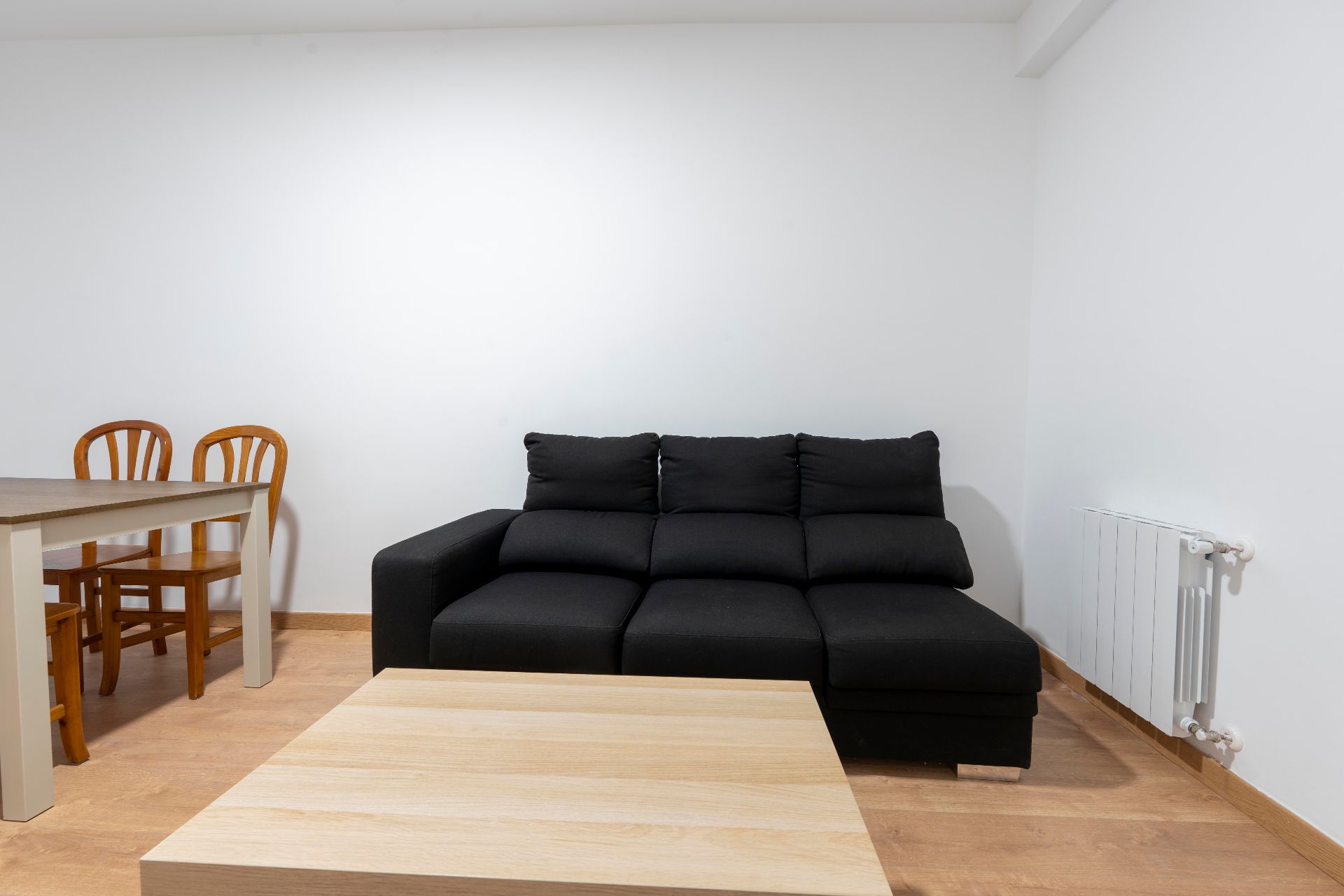 Living room of Flat to rent in  Madrid Capital  with Air Conditioner, Heating and Parquet flooring