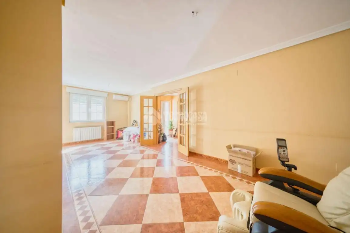 Vista exterior de Casa adosada en venda en Laguna de Duero amb Calefacció, Parquet i Balcó