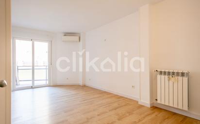 Bedroom of Flat for sale in  Madrid Capital  with Air Conditioner, Heating and Terrace