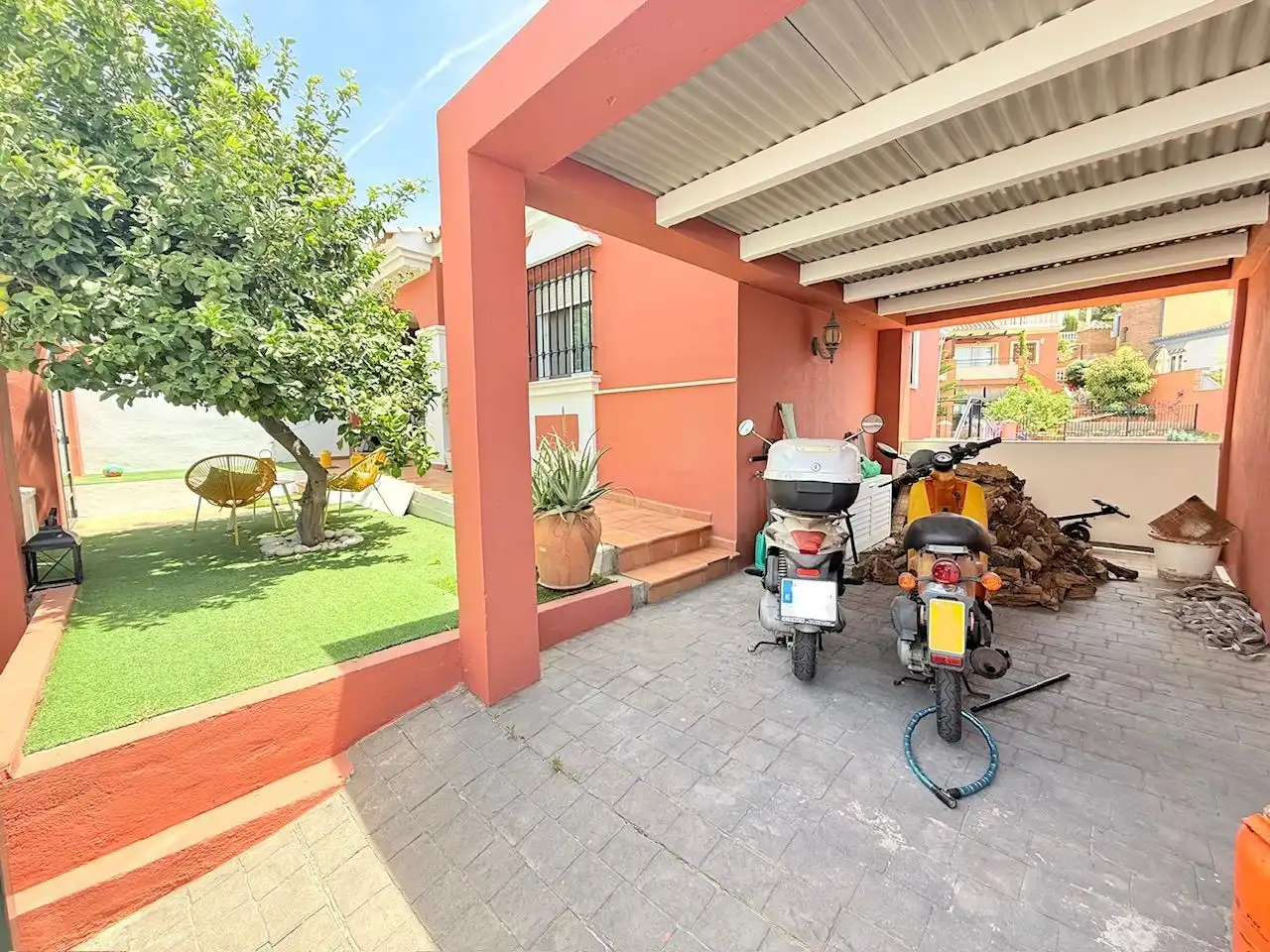 Terrassa de Casa o xalet en venda en Vélez-Málaga amb Aire condicionat, Calefacció i Jardí privat