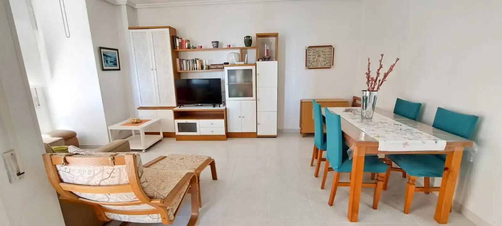 Sala d'estar de Pis de lloguer en Torrevieja amb Aire condicionat, Calefacció i Terrassa