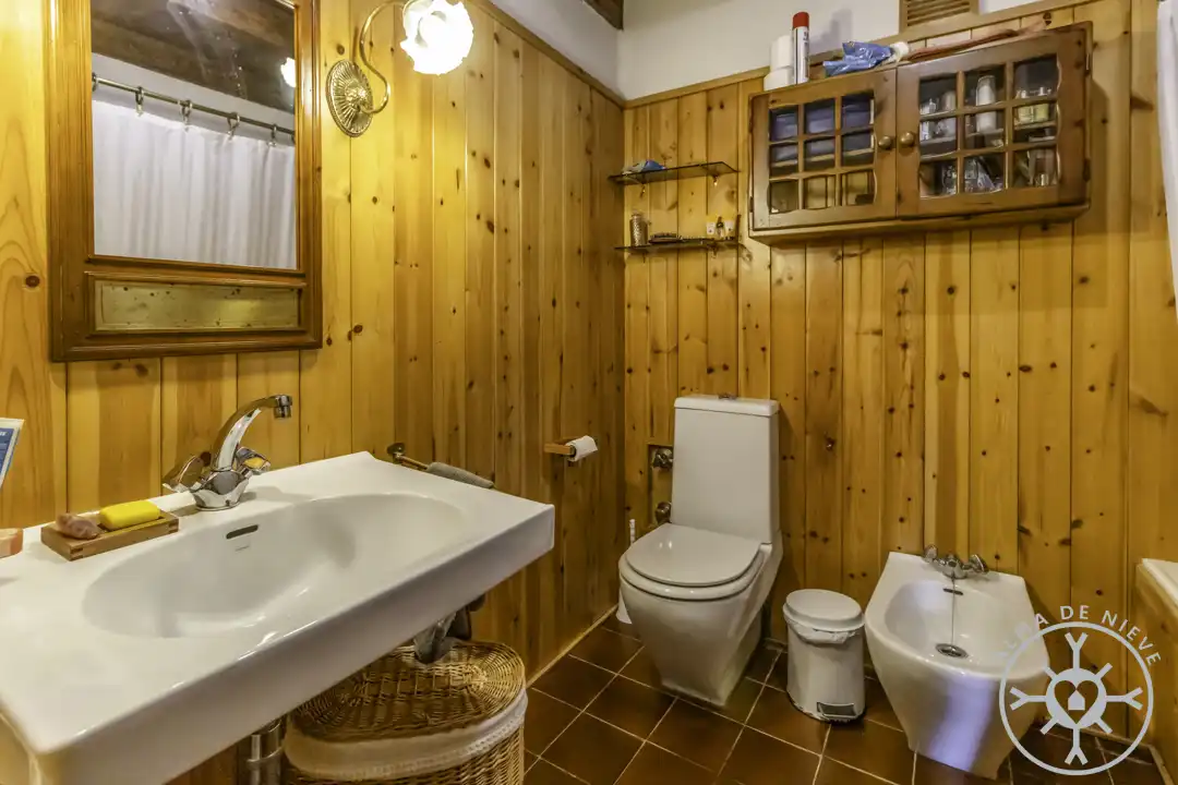 Bathroom of Detached homes for sale in Naut Aran  with Terrace and Furnished
