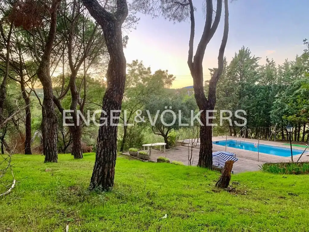 Vista exterior de Casa o xalet en venda en Las Rozas de Madrid amb Calefacció, Jardí privat i Piscina