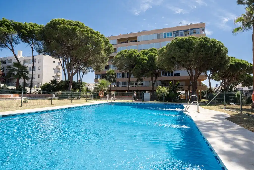 Apartamento con piscina en venta en Calahonda, imagen 14