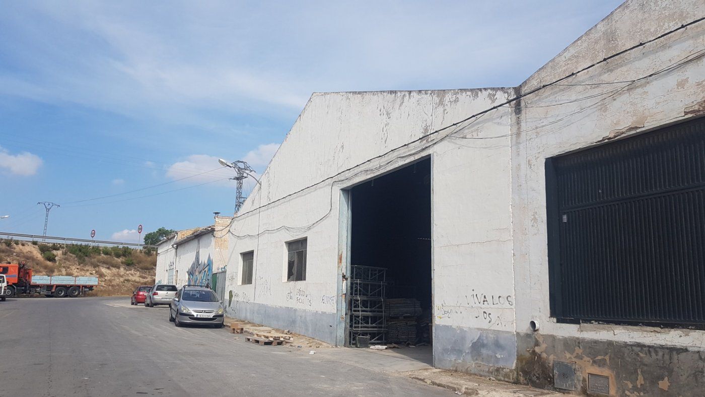 Vista exterior de Nau industrial en venda en Villena