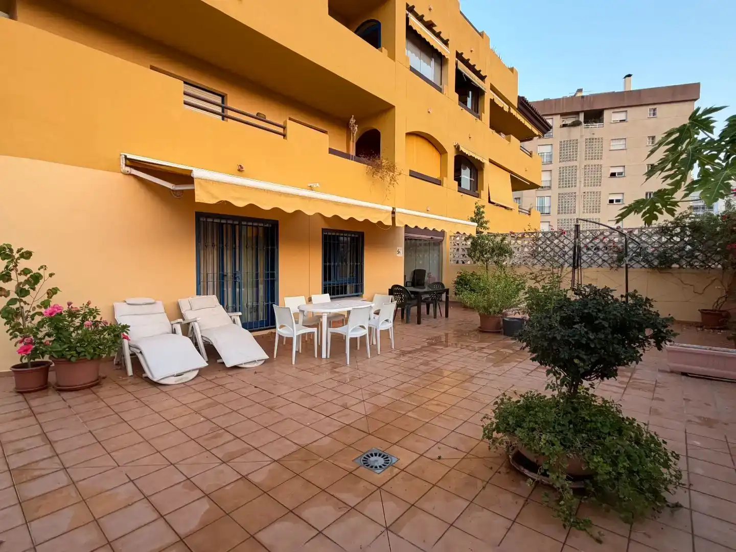 Terraza de Piso de alquiler en Marbella con Aire acondicionado, Jardín privado y Piscina