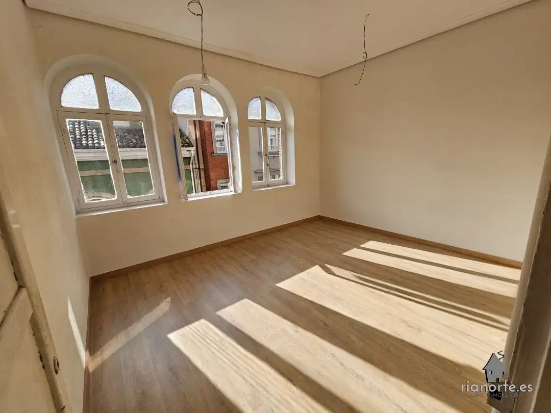 Habitación de Piso en venta en Avilés