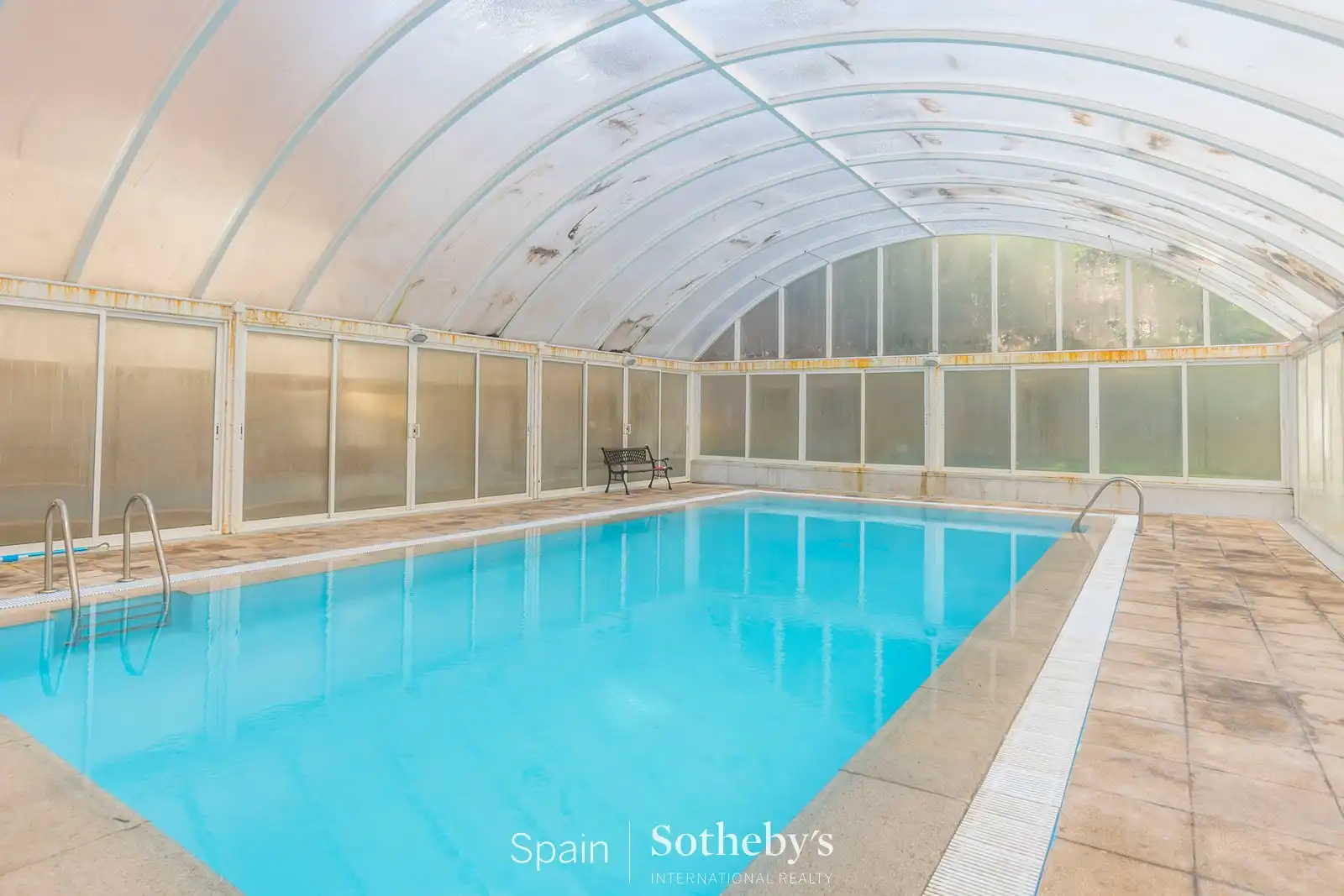 Swimming pool of Apartments for rent in Madrid  with Air Conditioner, Heating and Storage room