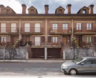 Vista exterior de Casa adosada de lloguer en Donostia - San Sebastián  amb Terrassa i Balcó