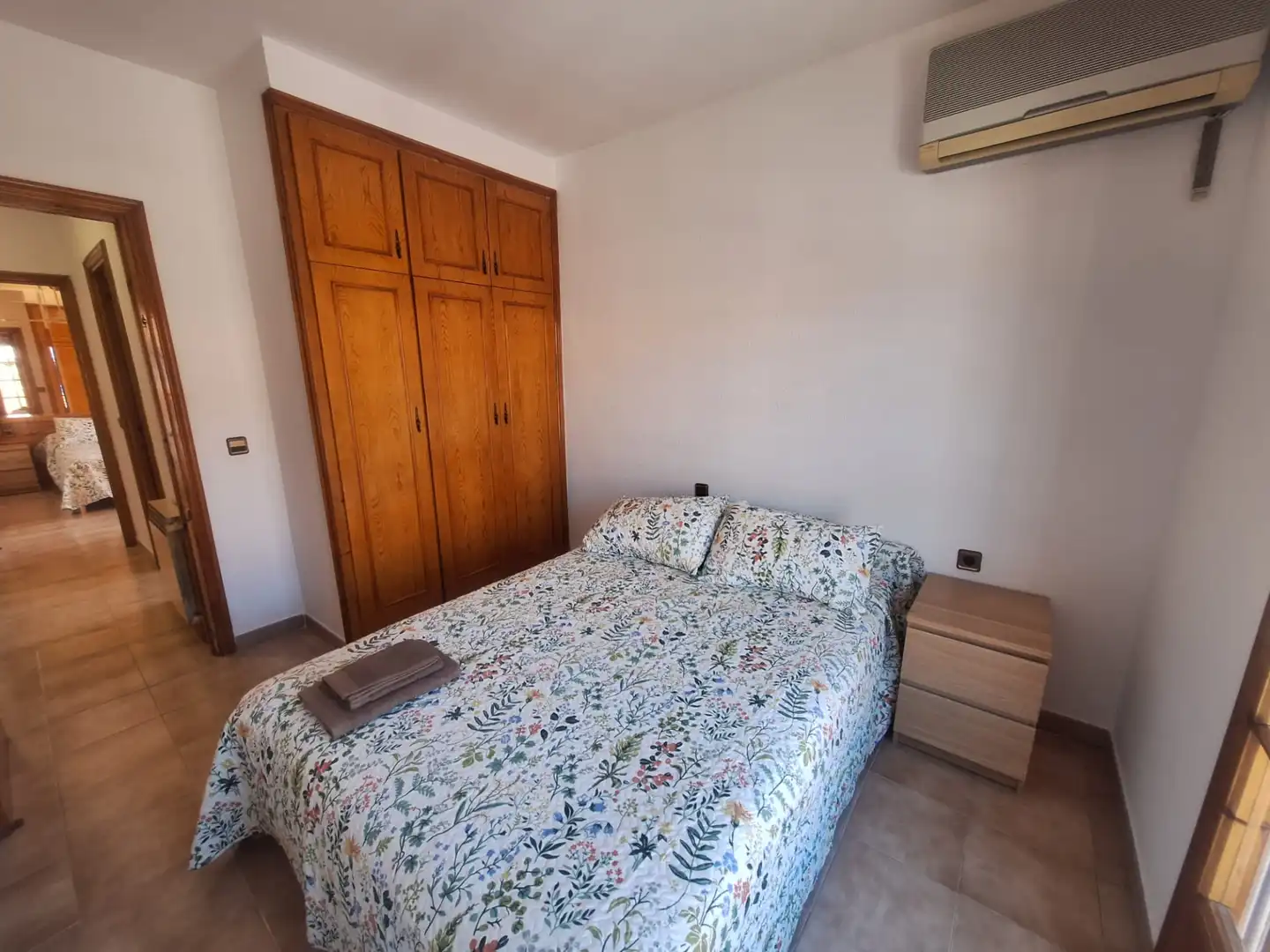 Habitación de Casa adosada en venta en Sant Esteve Sesrovires con Aire acondicionado, Calefacción y Jardín privado