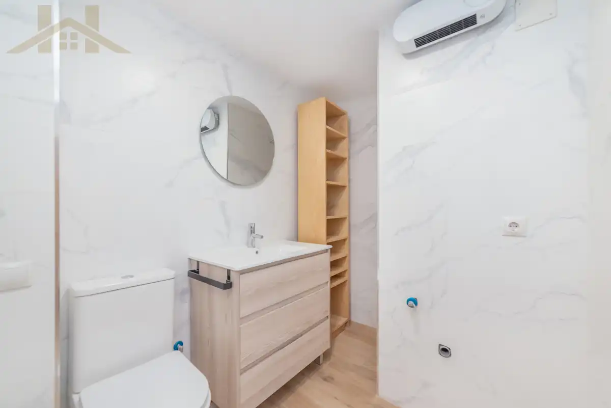 Bathroom of Flat for sale in Leganés  with Air Conditioner and Heating