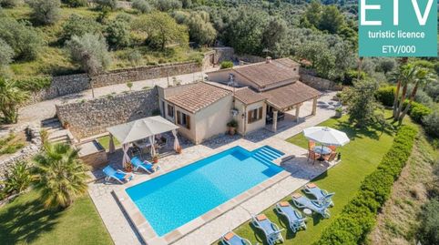 Finca exclusiva en Pollença con licencia vacacional, vistas panorámicas y amplia parcela En una de las zonas más codiciadas de Pol