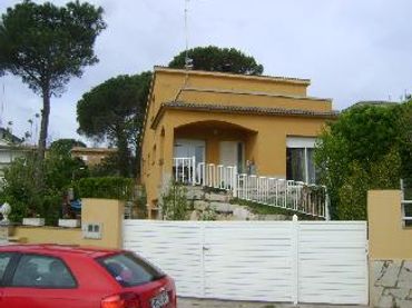 Detached house for sale in SATURN