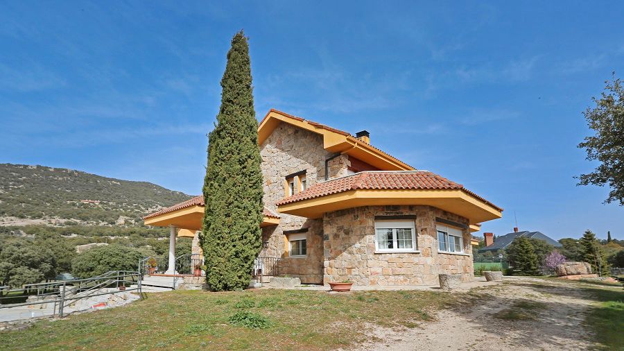 House or chalet for sale in Calle Gargantilla, Hoyo de Manzanares
