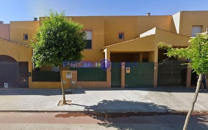 Vista exterior de Casa o xalet en venda en Bormujos amb Terrassa