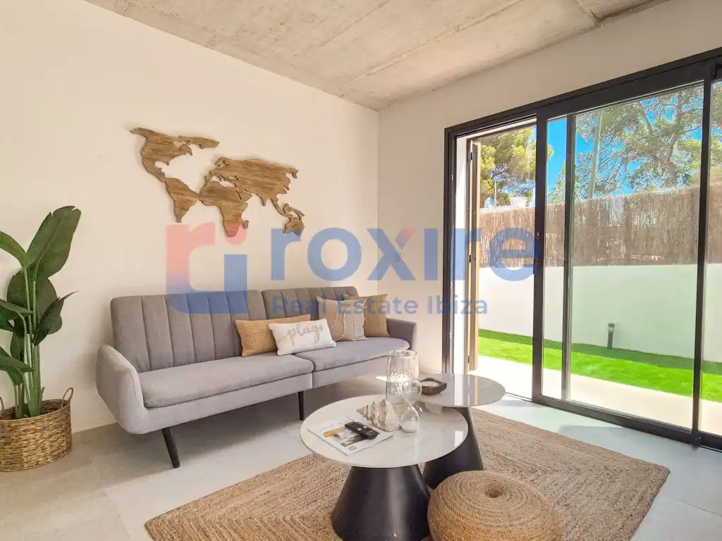 Sala d'estar de Planta baixa en venda en Sant Antoni de Portmany amb Jardí privat, Terrassa i Piscina