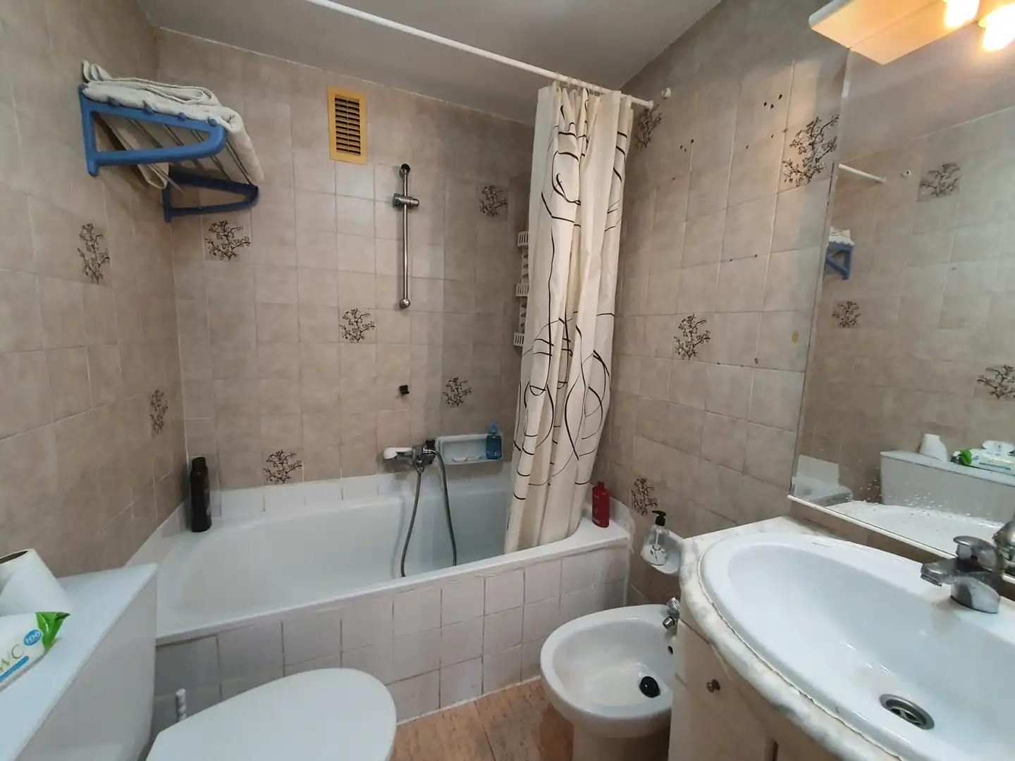 Baño de Apartamento de alquiler en Granada con Aire acondicionado, Calefacción y Terraza