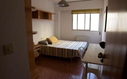 Bedroom of Flat to share in  Valencia Capital  with Air Conditioner, Heating and Terrace