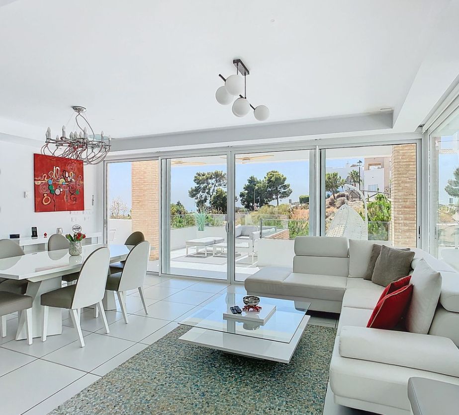 Living room of Flat for sale in Benalmádena  with Terrace, Storage room and Furnished