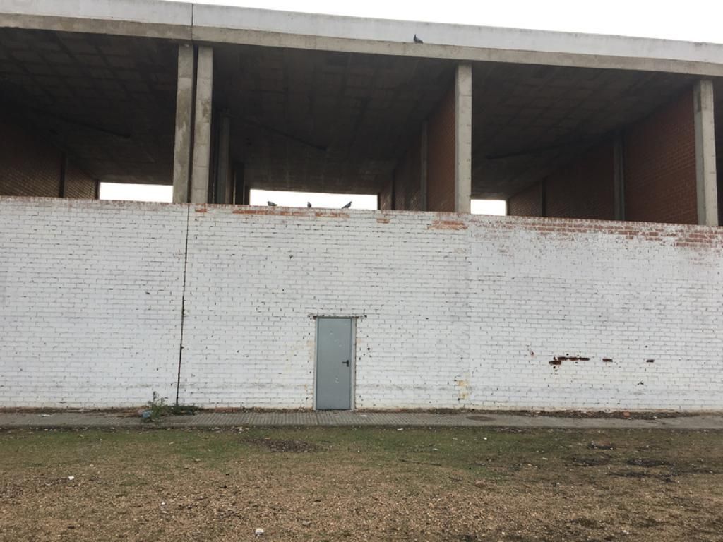 Vista exterior de Edifici en venda en Valdelacalzada
