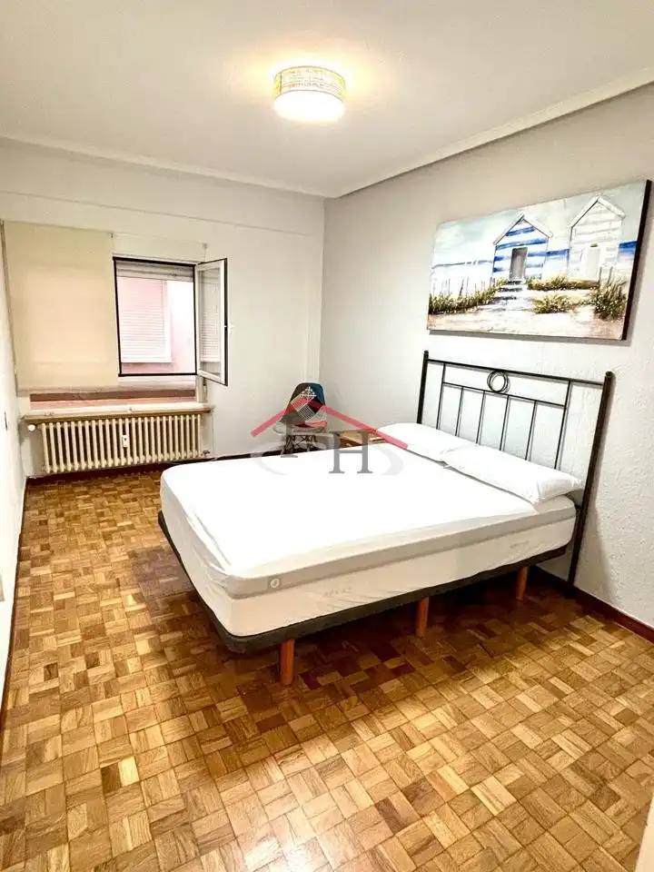 Habitación de Apartamento de alquiler en León Capital  con Calefacción y Amueblado