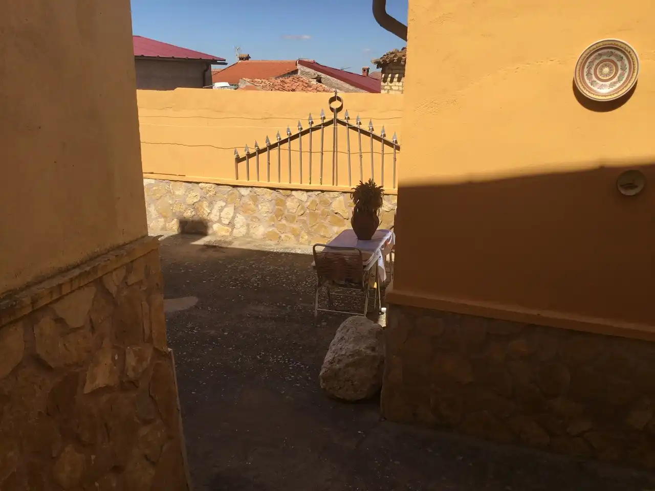 Terrassa de Casa adosada en venda en Villamayor de los Montes amb Calefacció, Parquet i Moblat