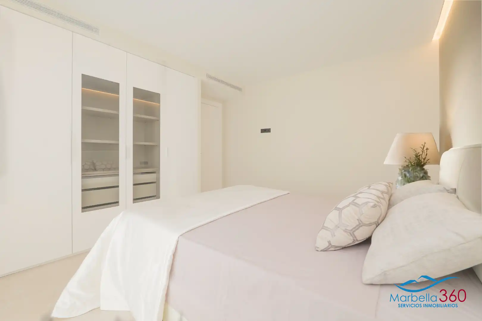 Habitación de Casa o chalet en venta en Estepona con Aire acondicionado, Calefacción y Jardín privado