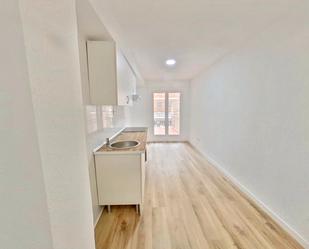 Kitchen of Flat to rent in  Madrid Capital  with Terrace, Oven and Pets allowed