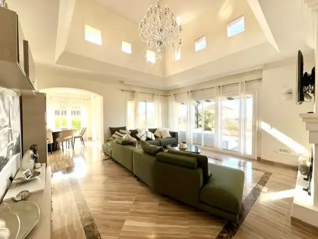 Wohnzimmer von Dachboden zum Verkauf in Marbella mit Klimaanlage, Heizung und Terrasse
