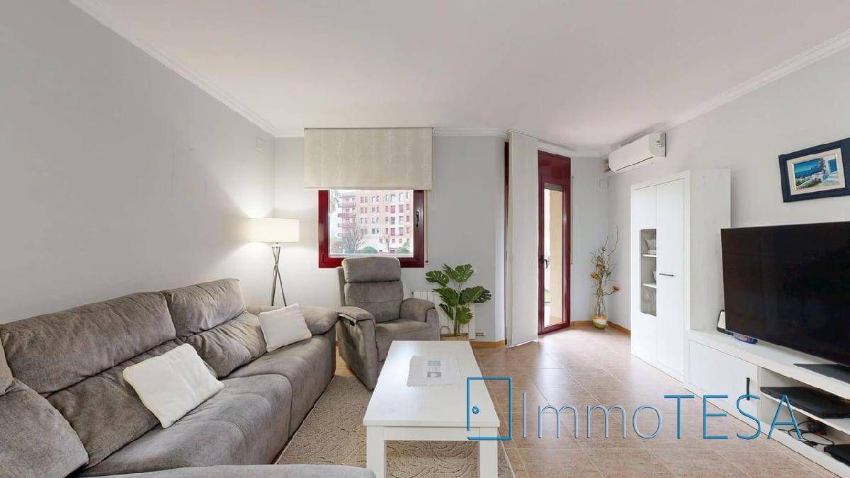 Living room of Flat for sale in Sabadell  with Air Conditioner, Heating and Storage room