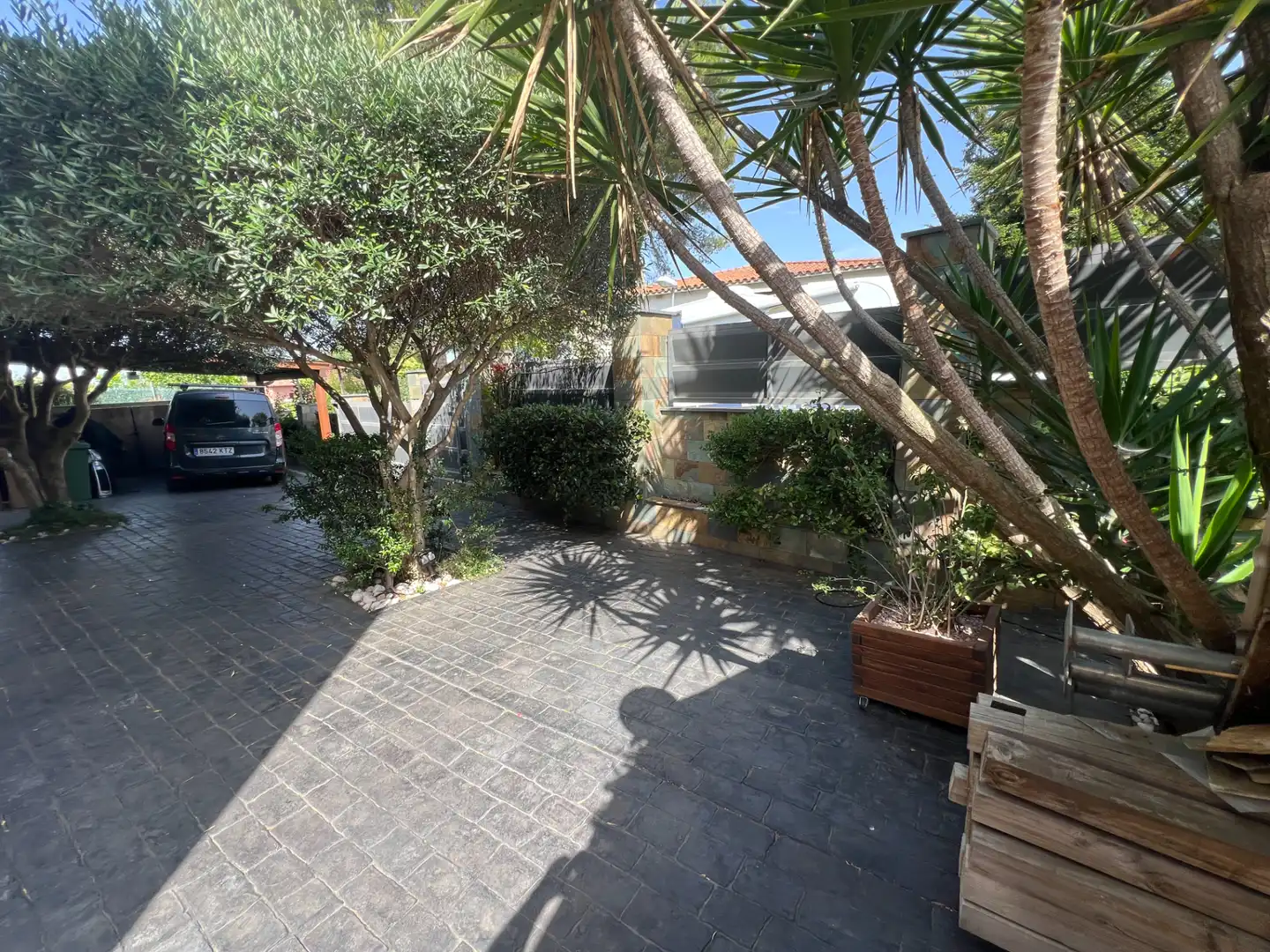 Vista exterior de Casa o xalet en venda en La Roca del Vallès amb Aire condicionat, Calefacció i Jardí privat