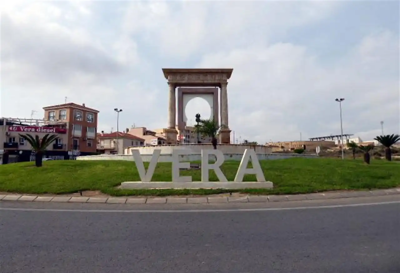 Vista exterior de Apartament en venda en Vera amb Aire condicionat i Piscina