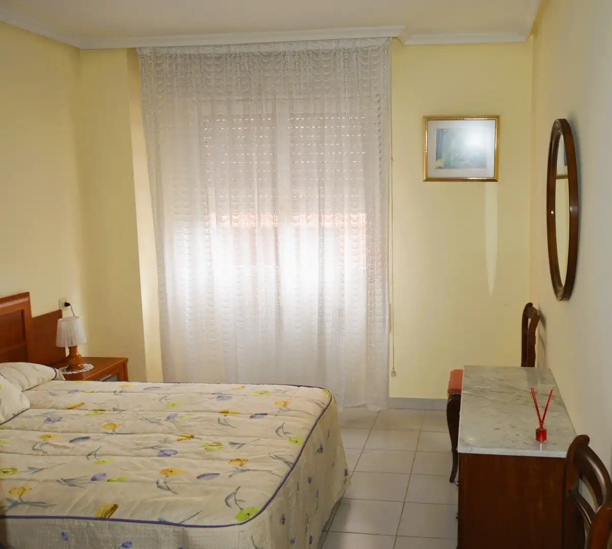 Habitación de Piso en venta en Avilés con Calefacción, Parquet y Trastero