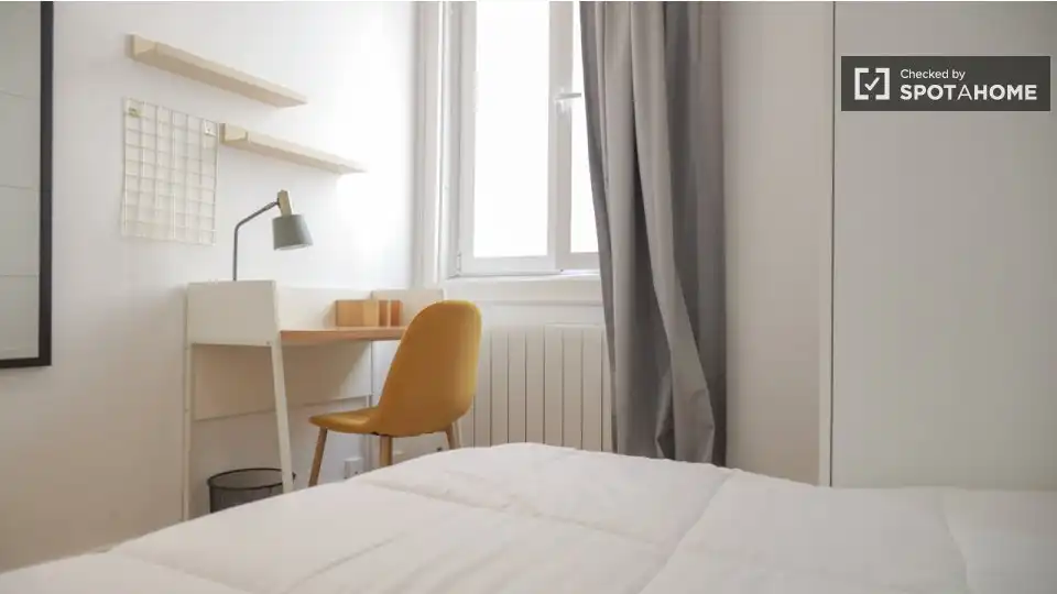Bedroom of Flat for share in Madrid  with Air Conditioner, Heating and Terrace