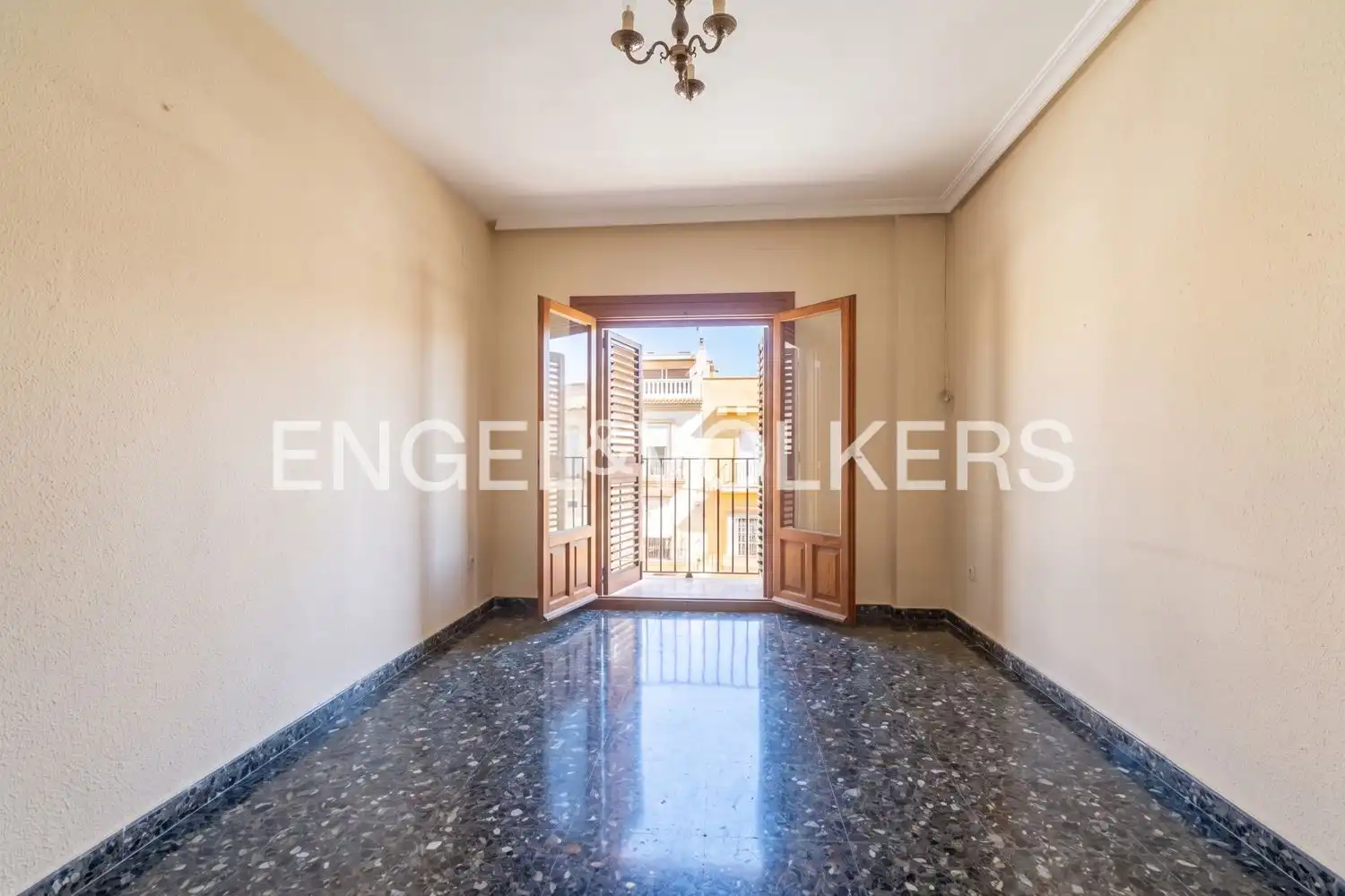 Piso en venta en Valencia con Calefacción y Balcón