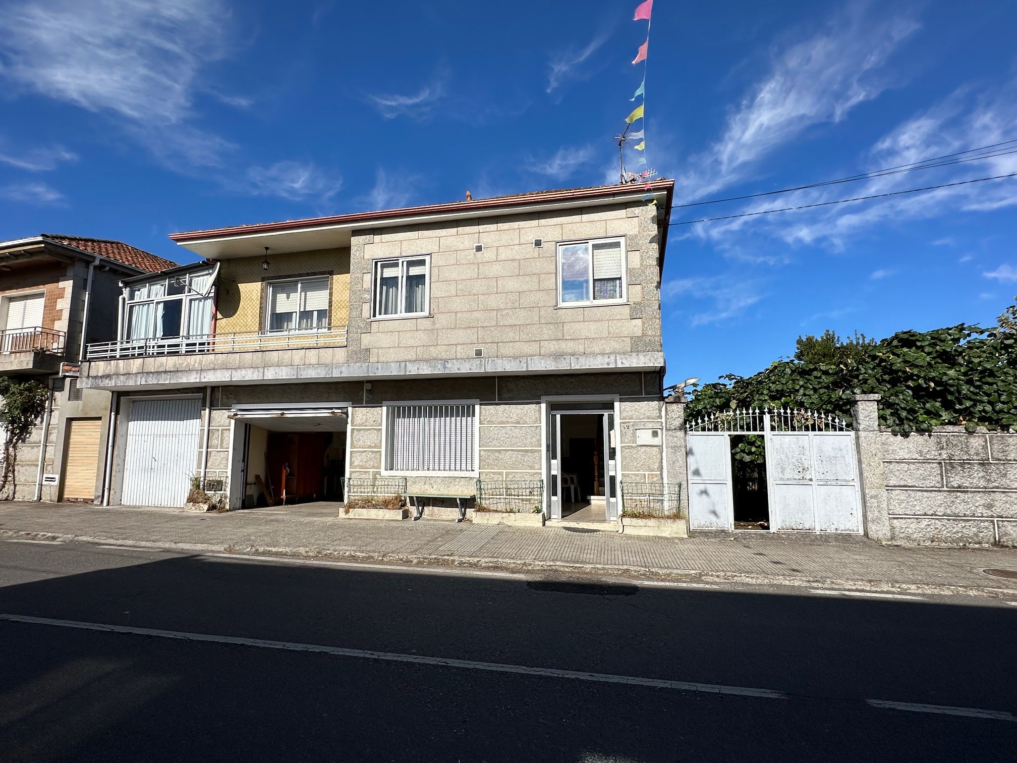 Vista exterior de Casa o xalet en venda en San Amaro amb Calefacció, Jardí privat i Piscina