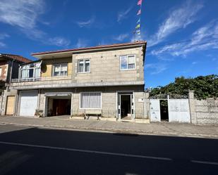 Vista exterior de Casa o xalet en venda en San Amaro amb Calefacció, Jardí privat i Piscina