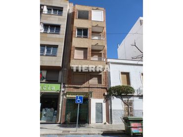 Piso con balcón en venta en Calle San Jose