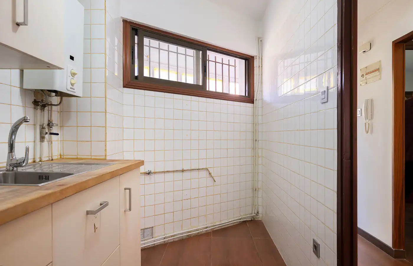 Küche von Wohnung zum Verkauf in Oleiros mit Terrasse, Abstellraum und Mikrowelle