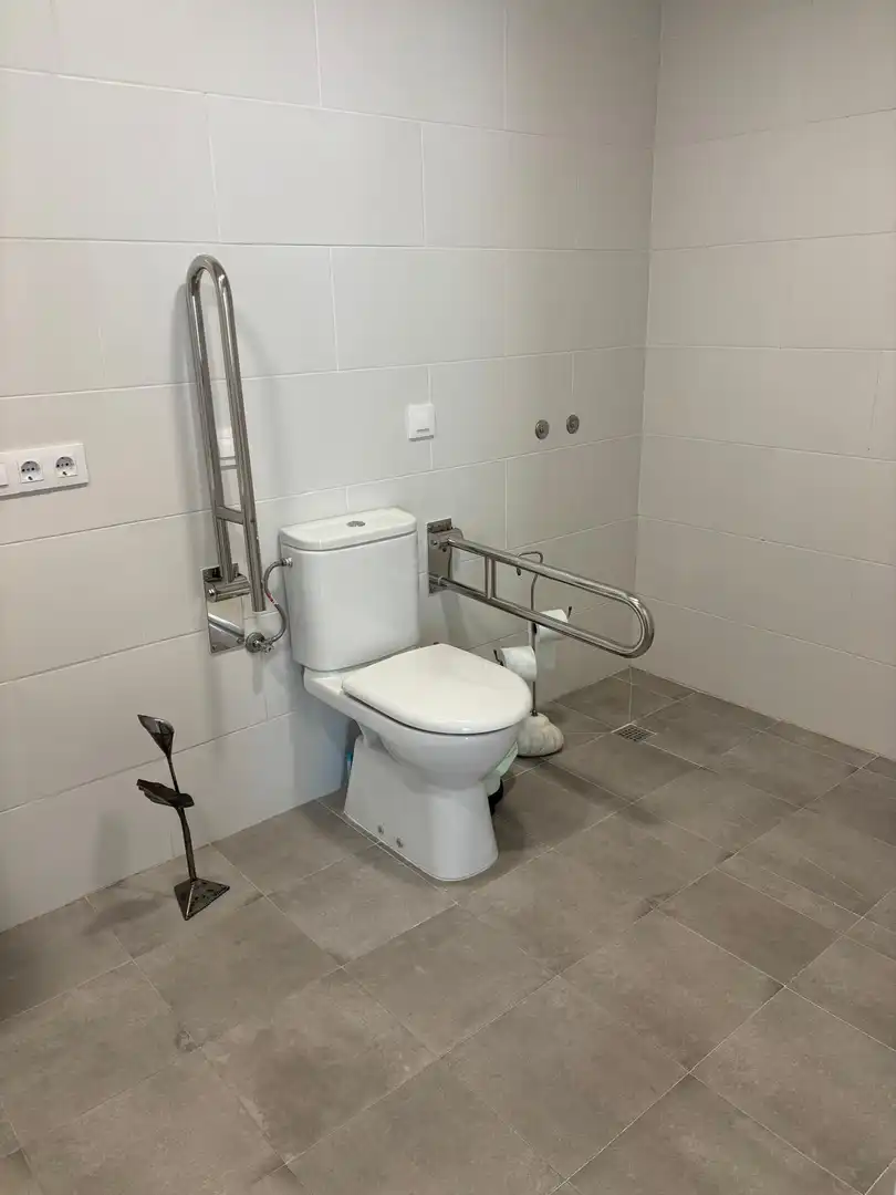 Bany de Oficina de lloguer en Sa Pobla amb Aire condicionat i Moblat
