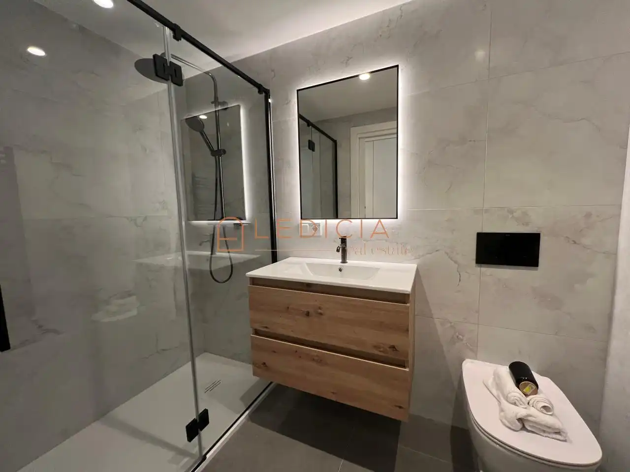 Flat with lift for sale in Sanjurjo Badía, imagen 8