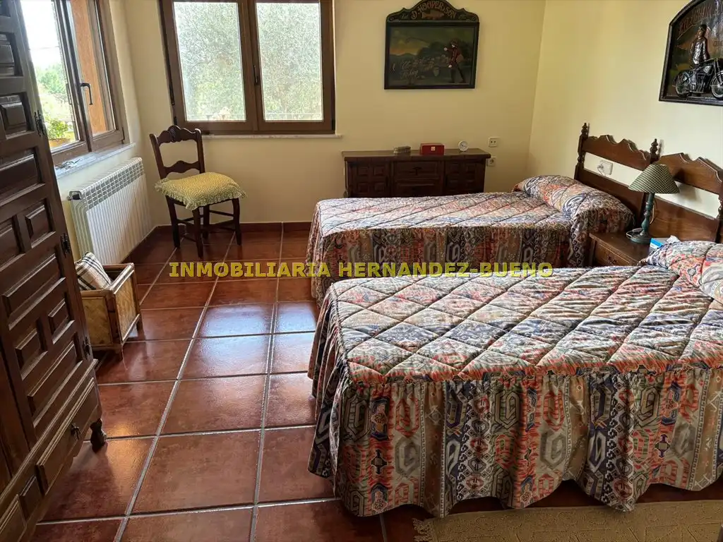 Dormitori de Casa o xalet en venda en Sequeros amb Calefacció, Jardí privat i Terrassa