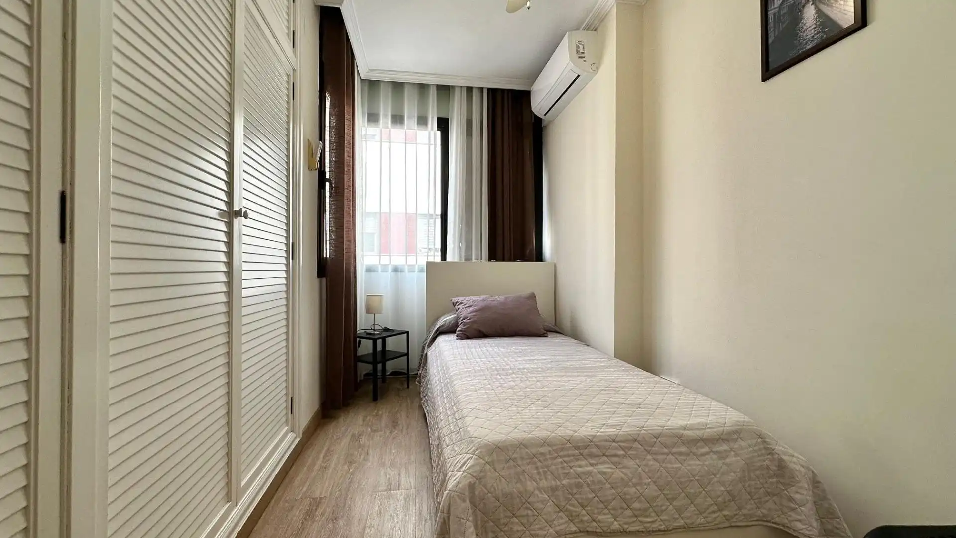Dormitori de Apartament de lloguer en Alicante / Alacant amb Aire condicionat, Calefacció i Parquet