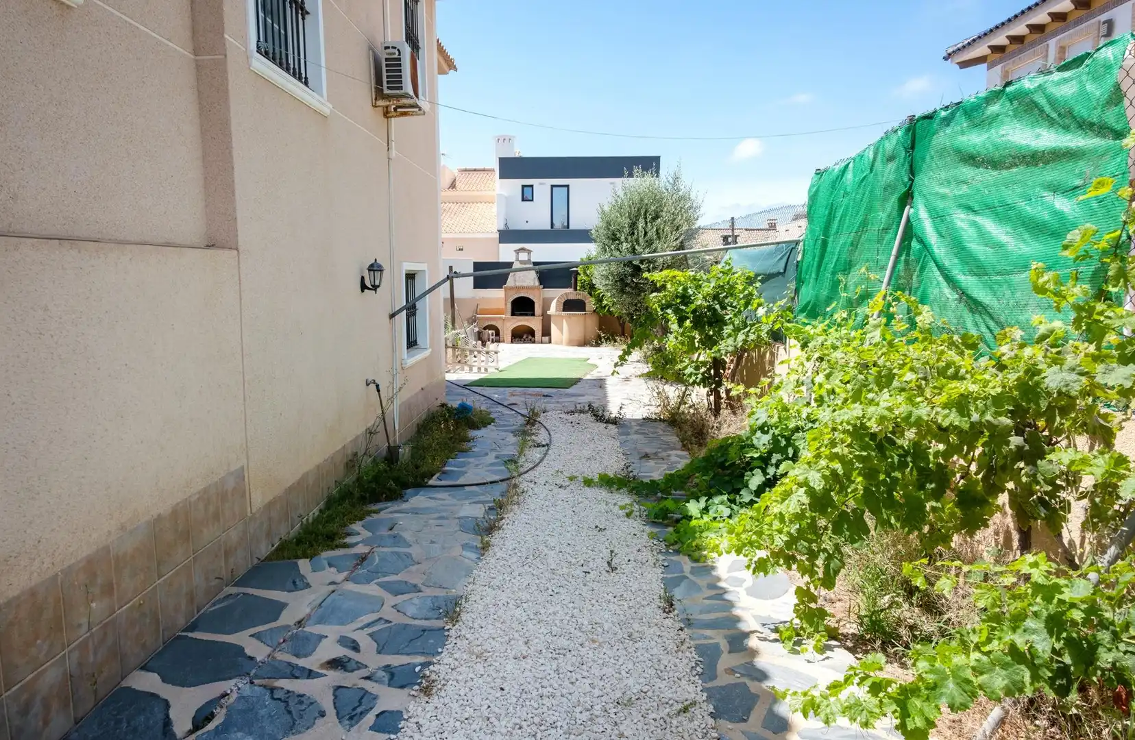 Vista exterior de Casa adosada en venta en Torrevieja con Aire acondicionado, Calefacción y Jardín privado