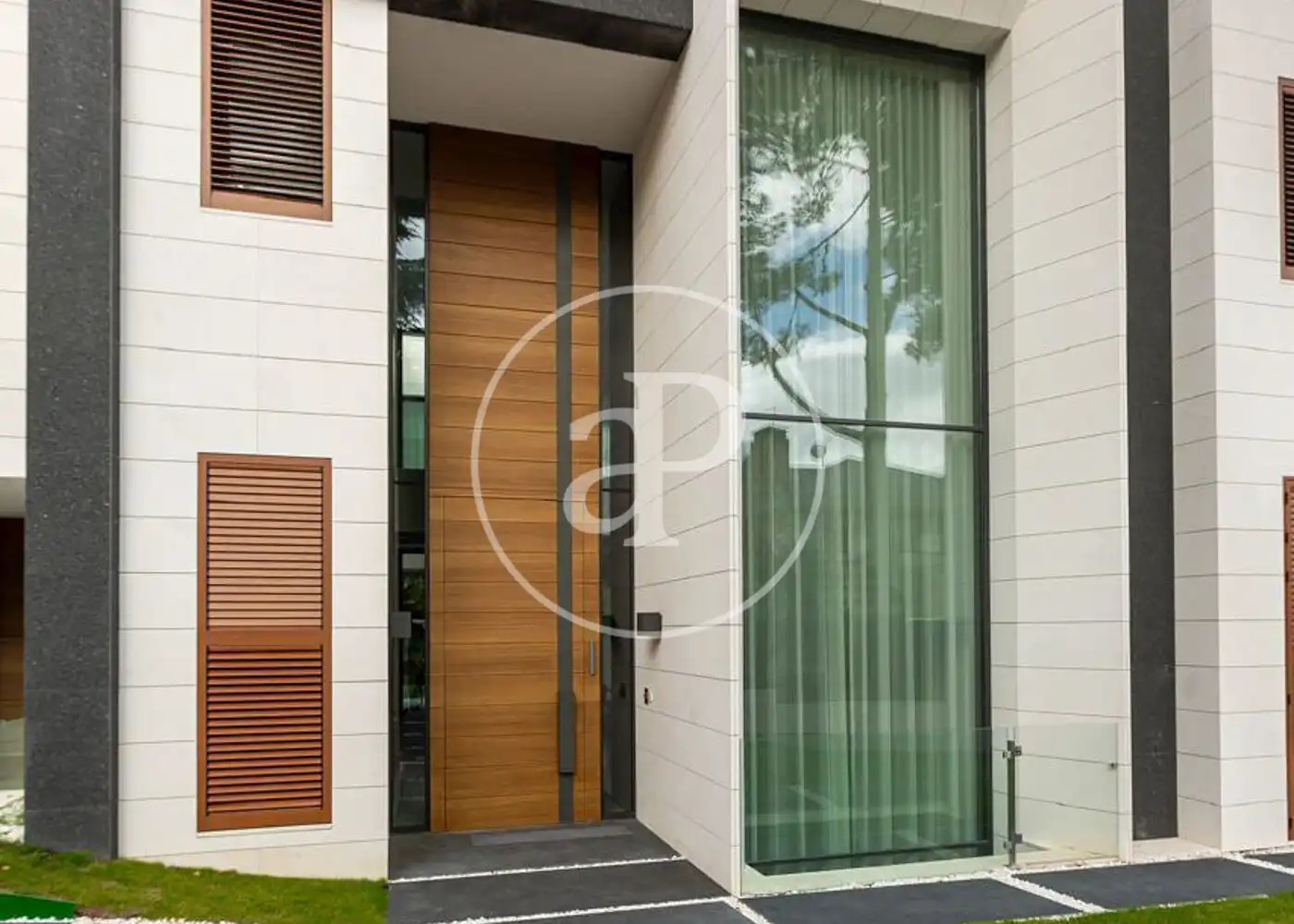 Vista exterior de Casa o chalet en venta en Madrid con Aire acondicionado, Calefacción y Jardín privado